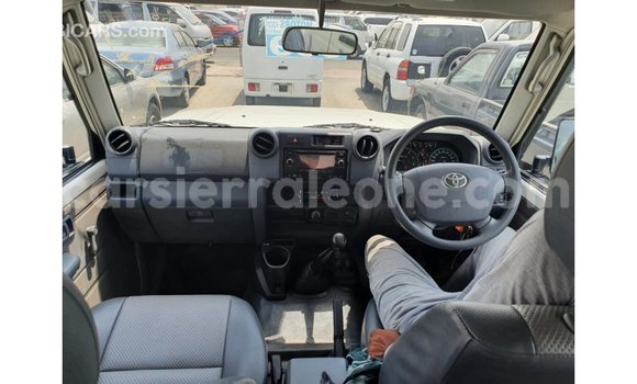 Buy Import Toyota Land Cruiser White Car in Import - Dubai in Kailahun Buy Import Toyota Land Cruiser White Car in Import - Dubai in Kailahun