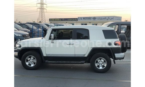 Acheter Import Voiture Toyota FJ Cruiser Blanc à Import - Dubai, Kailahun Acheter Import Voiture Toyota FJ Cruiser Blanc à Import - Dubai, Kailahun