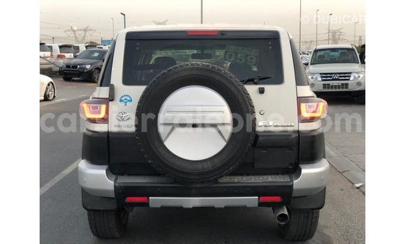 Acheter Import Voiture Toyota FJ Cruiser Blanc à Import - Dubai, Kailahun Acheter Import Voiture Toyota FJ Cruiser Blanc à Import - Dubai, Kailahun