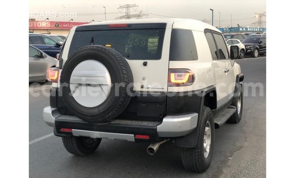 Acheter Import Voiture Toyota FJ Cruiser Blanc à Import - Dubai, Kailahun Acheter Import Voiture Toyota FJ Cruiser Blanc à Import - Dubai, Kailahun