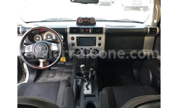 Acheter Import Voiture Toyota FJ Cruiser Blanc à Import - Dubai, Kailahun Acheter Import Voiture Toyota FJ Cruiser Blanc à Import - Dubai, Kailahun