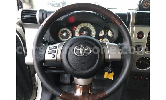 Acheter Import Voiture Toyota FJ Cruiser Blanc à Import - Dubai, Kailahun Acheter Import Voiture Toyota FJ Cruiser Blanc à Import - Dubai, Kailahun