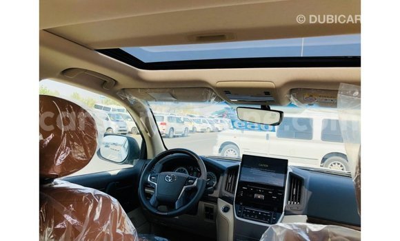 Buy Import Toyota Land Cruiser White Car in Import - Dubai in Kailahun Buy Import Toyota Land Cruiser White Car in Import - Dubai in Kailahun
