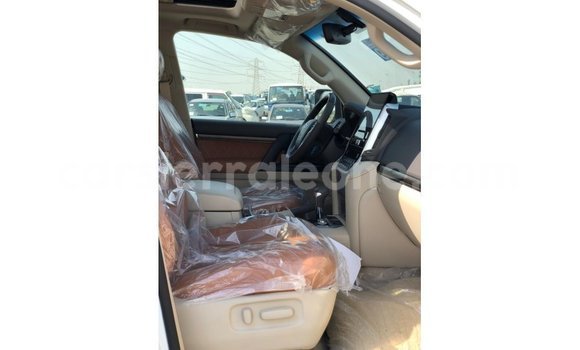 Buy Import Toyota Land Cruiser White Car in Import - Dubai in Kailahun Buy Import Toyota Land Cruiser White Car in Import - Dubai in Kailahun