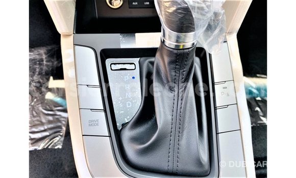 Buy Import Hyundai Elantra White Car in Import - Dubai in Kailahun Buy Import Hyundai Elantra White Car in Import - Dubai in Kailahun