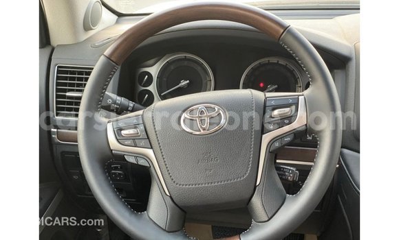 Buy Import Toyota Land Cruiser White Car in Import - Dubai in Kailahun Buy Import Toyota Land Cruiser White Car in Import - Dubai in Kailahun