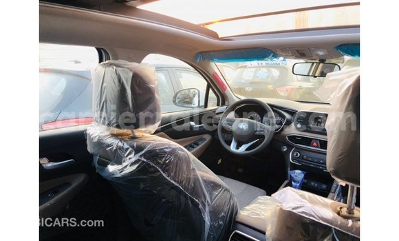 Buy Import Hyundai Santa Fe White Car in Import - Dubai in Kailahun Buy Import Hyundai Santa Fe White Car in Import - Dubai in Kailahun