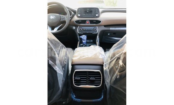 Buy Import Hyundai Santa Fe White Car in Import - Dubai in Kailahun Buy Import Hyundai Santa Fe White Car in Import - Dubai in Kailahun