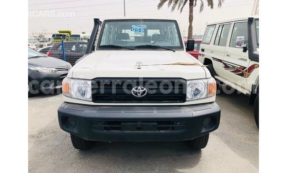 Acheter Import Voiture Toyota Land Cruiser Blanc à Import - Dubai, Kailahun Acheter Import Voiture Toyota Land Cruiser Blanc à Import - Dubai, Kailahun