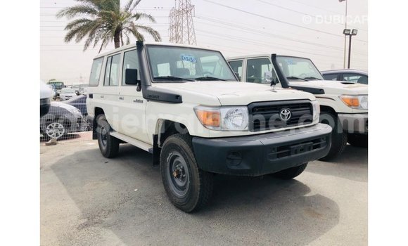 Acheter Import Voiture Toyota Land Cruiser Blanc à Import - Dubai, Kailahun Acheter Import Voiture Toyota Land Cruiser Blanc à Import - Dubai, Kailahun