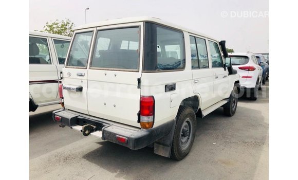 Acheter Import Voiture Toyota Land Cruiser Blanc à Import - Dubai, Kailahun Acheter Import Voiture Toyota Land Cruiser Blanc à Import - Dubai, Kailahun