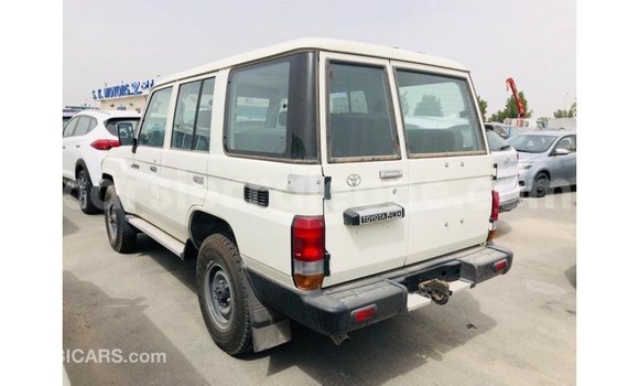 Acheter Import Voiture Toyota Land Cruiser Blanc à Import - Dubai, Kailahun Acheter Import Voiture Toyota Land Cruiser Blanc à Import - Dubai, Kailahun