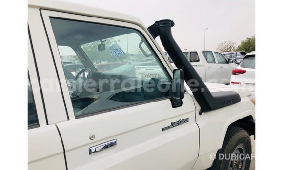 Acheter Import Voiture Toyota Land Cruiser Blanc à Import - Dubai, Kailahun Acheter Import Voiture Toyota Land Cruiser Blanc à Import - Dubai, Kailahun