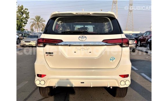 Buy Import Toyota Fortuner White Car in Import - Dubai in Kailahun Buy Import Toyota Fortuner White Car in Import - Dubai in Kailahun