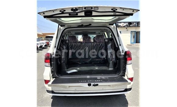 Buy Import Toyota Land Cruiser White Car in Import - Dubai in Kailahun Buy Import Toyota Land Cruiser White Car in Import - Dubai in Kailahun