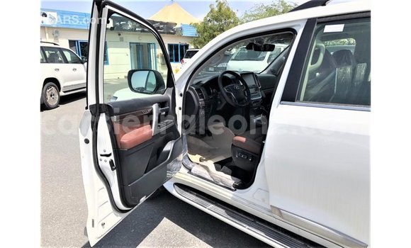 Buy Import Toyota Land Cruiser White Car in Import - Dubai in Kailahun Buy Import Toyota Land Cruiser White Car in Import - Dubai in Kailahun