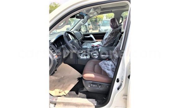 Buy Import Toyota Land Cruiser White Car in Import - Dubai in Kailahun Buy Import Toyota Land Cruiser White Car in Import - Dubai in Kailahun