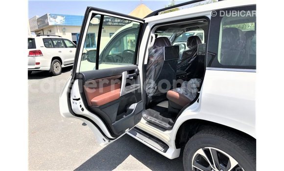 Buy Import Toyota Land Cruiser White Car in Import - Dubai in Kailahun Buy Import Toyota Land Cruiser White Car in Import - Dubai in Kailahun