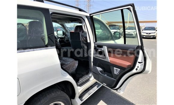 Buy Import Toyota Land Cruiser White Car in Import - Dubai in Kailahun Buy Import Toyota Land Cruiser White Car in Import - Dubai in Kailahun