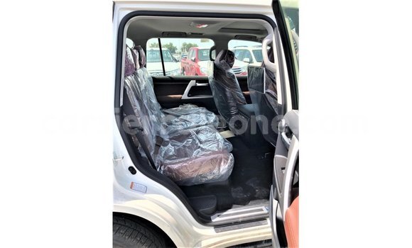 Buy Import Toyota Land Cruiser White Car in Import - Dubai in Kailahun Buy Import Toyota Land Cruiser White Car in Import - Dubai in Kailahun