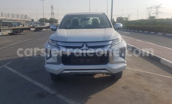 Buy Import Mitsubishi L200 White Car in Import - Dubai in Kailahun