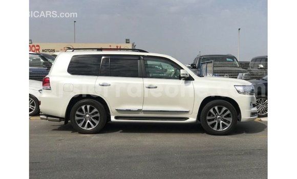 Buy Import Toyota Land Cruiser White Car in Import - Dubai in Kailahun Buy Import Toyota Land Cruiser White Car in Import - Dubai in Kailahun