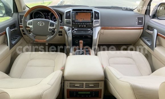 Buy Import Toyota Land Cruiser White Car in Import - Dubai in Kailahun Buy Import Toyota Land Cruiser White Car in Import - Dubai in Kailahun