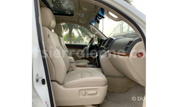 Buy Import Toyota Land Cruiser White Car in Import - Dubai in Kailahun Buy Import Toyota Land Cruiser White Car in Import - Dubai in Kailahun