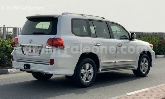 Buy Import Toyota Land Cruiser White Car in Import - Dubai in Kailahun Buy Import Toyota Land Cruiser White Car in Import - Dubai in Kailahun