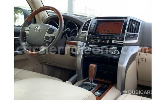 Buy Import Toyota Land Cruiser White Car in Import - Dubai in Kailahun Buy Import Toyota Land Cruiser White Car in Import - Dubai in Kailahun