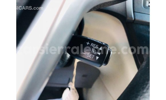 Buy Import Toyota Sienna White Car in Import - Dubai in Kailahun Buy Import Toyota Sienna White Car in Import - Dubai in Kailahun