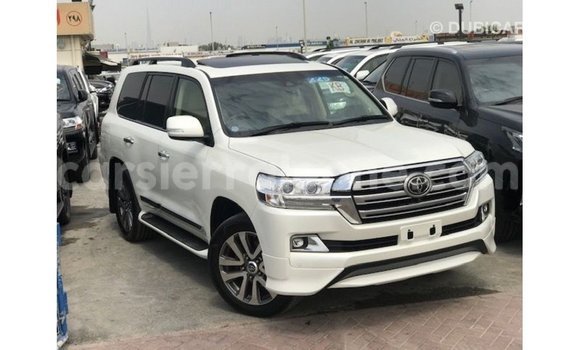 Buy Import Toyota Land Cruiser White Car in Import - Dubai in Kailahun Buy Import Toyota Land Cruiser White Car in Import - Dubai in Kailahun