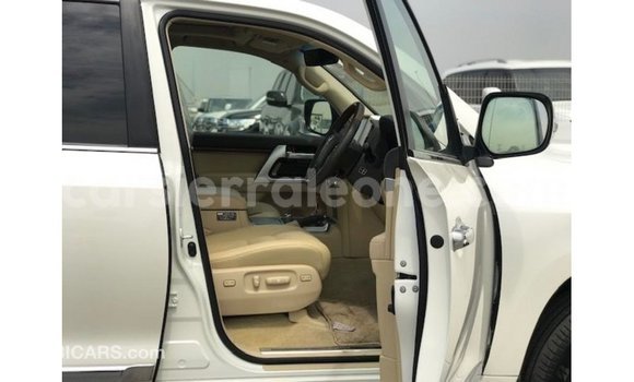 Buy Import Toyota Land Cruiser White Car in Import - Dubai in Kailahun Buy Import Toyota Land Cruiser White Car in Import - Dubai in Kailahun