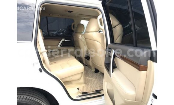Buy Import Toyota Land Cruiser White Car in Import - Dubai in Kailahun Buy Import Toyota Land Cruiser White Car in Import - Dubai in Kailahun