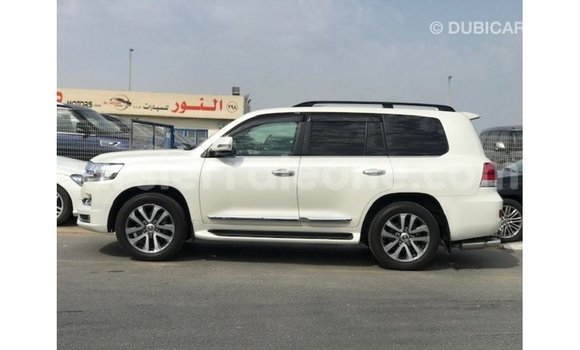 Buy Import Toyota Land Cruiser White Car in Import - Dubai in Kailahun Buy Import Toyota Land Cruiser White Car in Import - Dubai in Kailahun