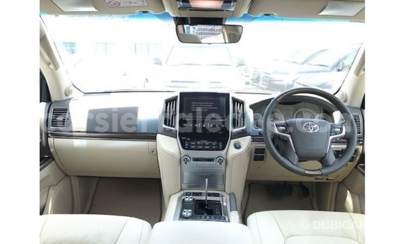 Buy Import Toyota Land Cruiser White Car in Import - Dubai in Kailahun Buy Import Toyota Land Cruiser White Car in Import - Dubai in Kailahun