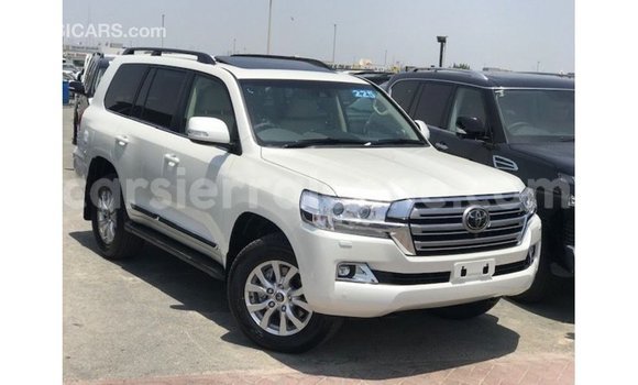 Buy Import Toyota Land Cruiser White Car in Import - Dubai in Kailahun Buy Import Toyota Land Cruiser White Car in Import - Dubai in Kailahun