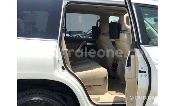 Buy Import Toyota Land Cruiser White Car in Import - Dubai in Kailahun Buy Import Toyota Land Cruiser White Car in Import - Dubai in Kailahun