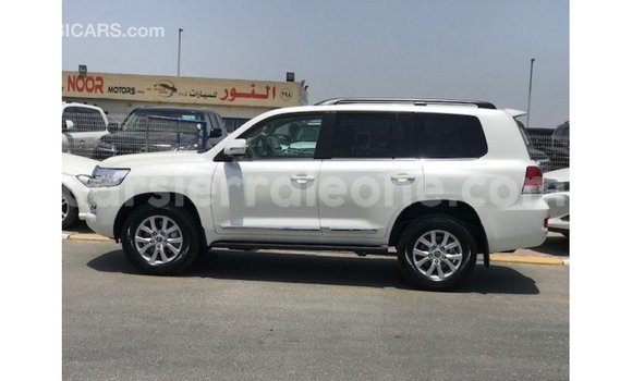 Buy Import Toyota Land Cruiser White Car in Import - Dubai in Kailahun Buy Import Toyota Land Cruiser White Car in Import - Dubai in Kailahun