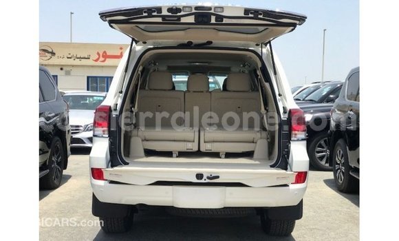 Buy Import Toyota Land Cruiser White Car in Import - Dubai in Kailahun Buy Import Toyota Land Cruiser White Car in Import - Dubai in Kailahun