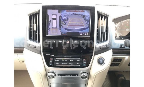 Buy Import Toyota Land Cruiser White Car in Import - Dubai in Kailahun Buy Import Toyota Land Cruiser White Car in Import - Dubai in Kailahun