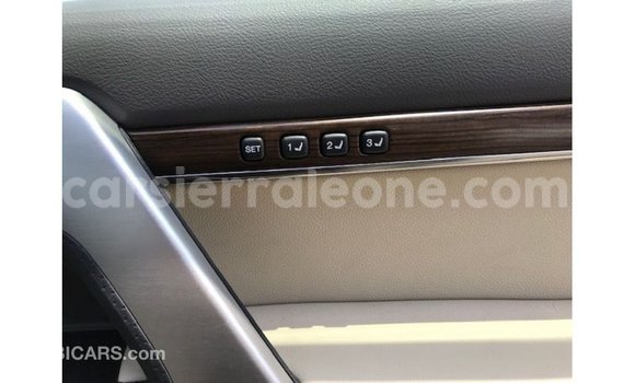 Buy Import Toyota Land Cruiser White Car in Import - Dubai in Kailahun Buy Import Toyota Land Cruiser White Car in Import - Dubai in Kailahun
