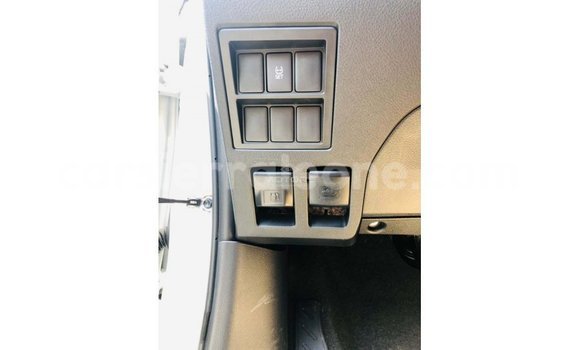 Acheter Import Voiture Toyota Hilux Blanc à Import - Dubai, Kailahun Acheter Import Voiture Toyota Hilux Blanc à Import - Dubai, Kailahun