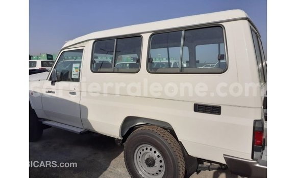 Buy Import Toyota Land Cruiser White Car in Import - Dubai in Kailahun Buy Import Toyota Land Cruiser White Car in Import - Dubai in Kailahun