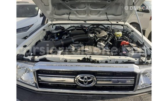 Buy Import Toyota Land Cruiser White Car in Import - Dubai in Kailahun Buy Import Toyota Land Cruiser White Car in Import - Dubai in Kailahun