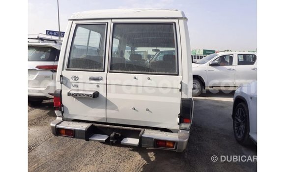 Buy Import Toyota Land Cruiser White Car in Import - Dubai in Kailahun Buy Import Toyota Land Cruiser White Car in Import - Dubai in Kailahun