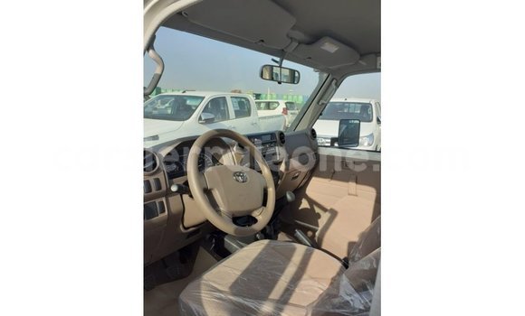 Buy Import Toyota Land Cruiser White Car in Import - Dubai in Kailahun Buy Import Toyota Land Cruiser White Car in Import - Dubai in Kailahun