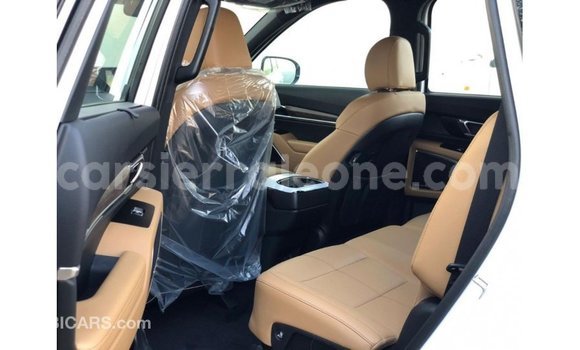 Acheter Import Voiture Kia Carens Blanc à Import - Dubai, Kailahun Acheter Import Voiture Kia Carens Blanc à Import - Dubai, Kailahun