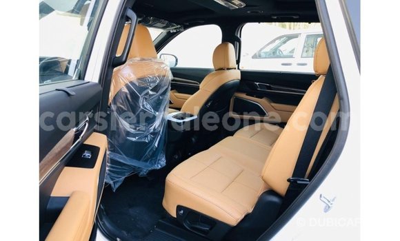 Acheter Import Voiture Kia Carens Blanc à Import - Dubai, Kailahun Acheter Import Voiture Kia Carens Blanc à Import - Dubai, Kailahun