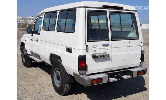 Buy Import Toyota Land Cruiser White Car in Import - Dubai in Kailahun Buy Import Toyota Land Cruiser White Car in Import - Dubai in Kailahun